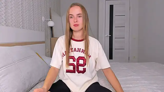 LilMary  online show from October 12, 7:57 pm