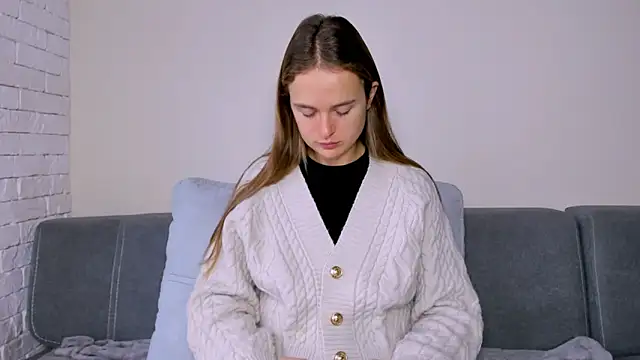 LilMary  online show from December 3, 7:27 am