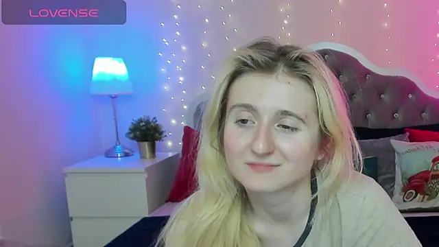 CamillaDreamer online show from December 1, 6:35 pm