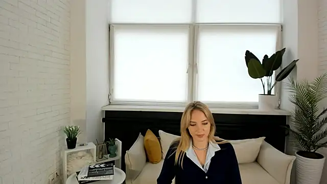 Snapshot of RanaeLaine chatting on September 27, 5:23 am RanaeLaine online show from September 27, 5:23 am