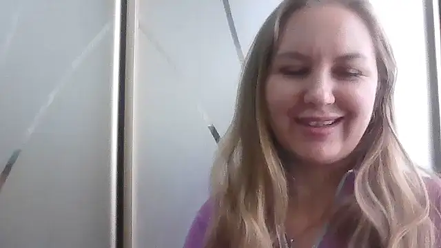 Snapshot of CamilleMinx chatting on October 6, 10:45 am CamilleMinx online show from October 6, 10:45 am