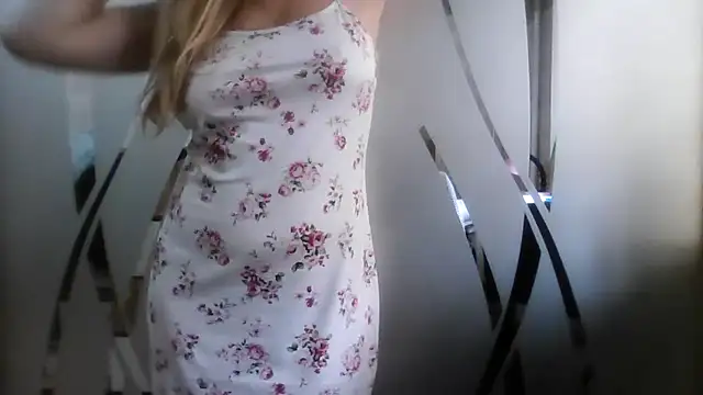 Snapshot of CamilleMinx chatting on October 7, 10:34 am CamilleMinx online show from October 7, 10:34 am