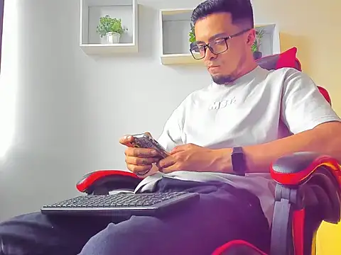 Snapshot of Paul_Maste3 chatting on September 26, 3:27 pm Paul Maste3 online show from September 26, 3:27 pm