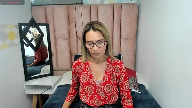 Issa Milf   online show from April 25, 1:36 pm