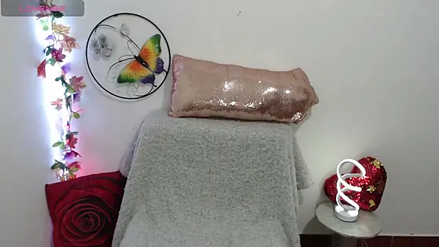 Snapshot of yourhornyjuliettee chatting on October 9, 11:14 pm yourhornyjuliettee online show from October 9, 11:14 pm