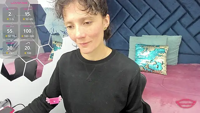 Snapshot of Valery_More__ chatting on February 12, 1:17 pm Valery More online show from February 12, 1:17 pm