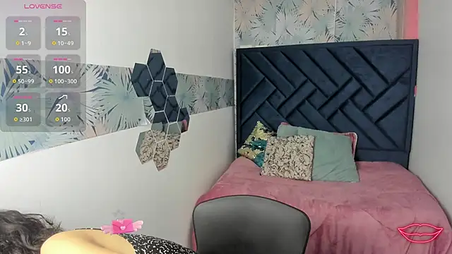 Snapshot of Valery_More__ chatting on February 17, 1:07 pm Valery More online show from February 17, 1:07 pm