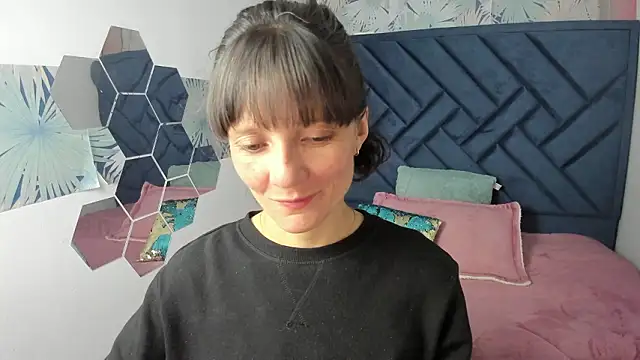 Snapshot of Valery_More__ chatting on February 22, 12:15 pm Valery More online show from February 22, 12:15 pm