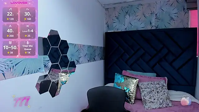 Snapshot of Valery_More__ chatting on March 31, 1:33 pm Valery More online show from March 31, 1:33 pm