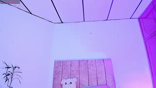 Snapshot of Mila_1wood chatting on June 19, 12:42 pm Mila 1wood online show from June 19, 12:42 pm