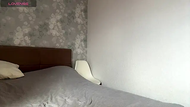 MIA SHADE online show from November 25, 8:03 am