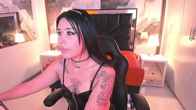 Snapshot of SusanVilla chatting on April 4, 7:33 pm SusanVilla online show from April 4, 7:33 pm