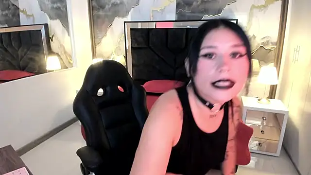 Snapshot of SusanVilla chatting on April 13, 8:47 pm SusanVilla online show from April 13, 8:47 pm