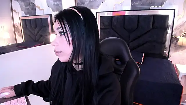 Snapshot of SusanVilla chatting on April 16, 7:47 pm SusanVilla online show from April 16, 7:47 pm