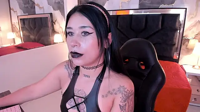 Snapshot of SusanVilla chatting on May 2, 8:03 pm SusanVilla online show from May 2, 8:03 pm