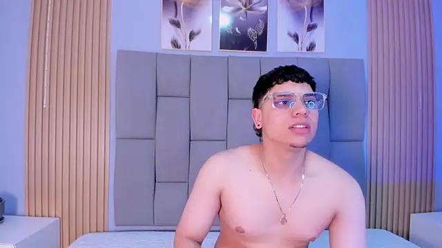 Kandyfrees  online show from January 19, 11:25 am