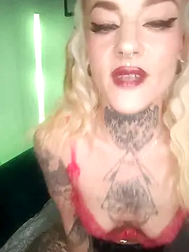 Snapshot of Peach420live chatting on November 26, 2:01 am Peach420live online show from November 26, 2:01 am