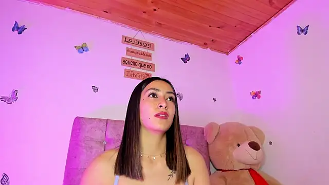 Snapshot of Lia_Roses3x chatting on May 16, 2:19 am Lia Roses3x online show from May 16, 2:19 am