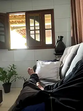 Snapshot of MCLZK chatting on October 31, 5:58 pm MCLZK online show from October 31, 5:58 pm