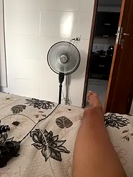 Snapshot of MCLZK chatting on November 3, 5:36 pm MCLZK online show from November 3, 5:36 pm