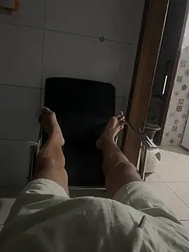 Snapshot of MCLZK chatting on November 4, 9:25 pm MCLZK online show from November 4, 9:25 pm