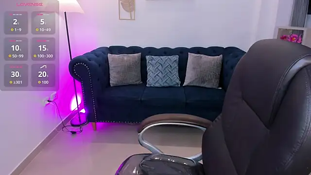 zharaa fox online show from May 4, 1:01 am