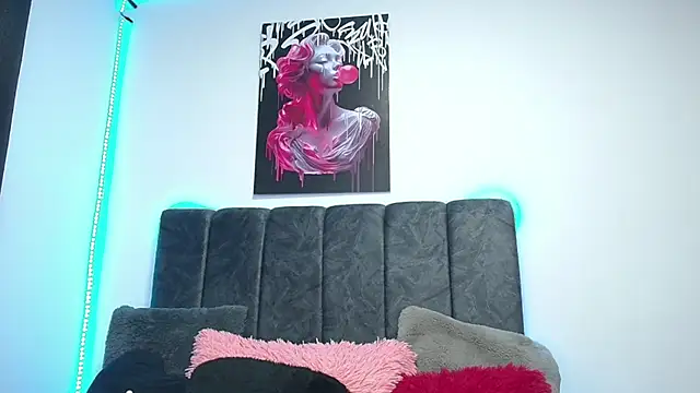 Snapshot of karinna_santana chatting on April 1, 10:18 pm karinna santana online show from April 1, 10:18 pm