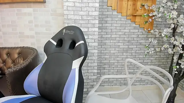 Alisonn Doll online show from December 19, 12:12 pm