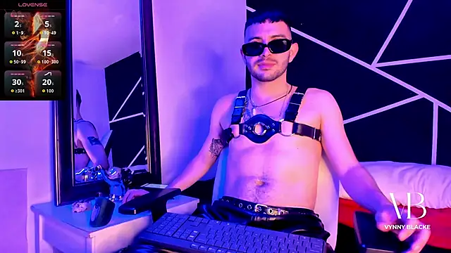 VynnyBlacke  online show from October 25, 10:26 pm