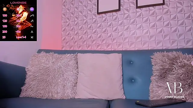 VynnyBlacke  online show from November 6, 8:10 pm