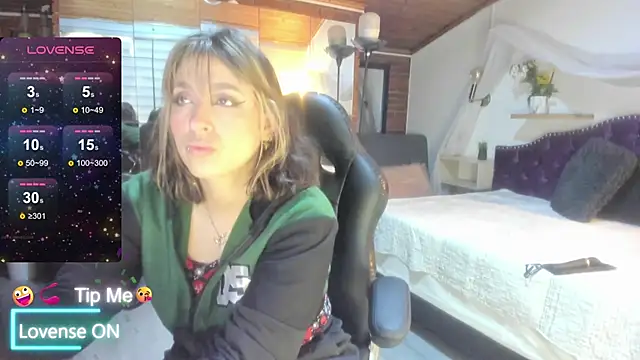 sophialyh 1 online show from May 11, 1:06 pm