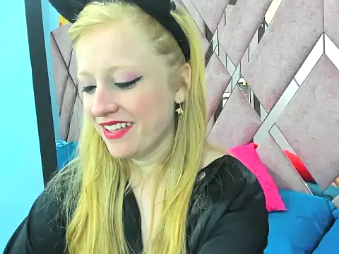 AliceCat 01 online show from October 18, 12:17 pm