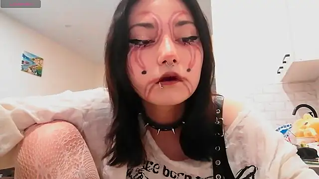 Beeping Creature online show from October 11, 5:00 pm