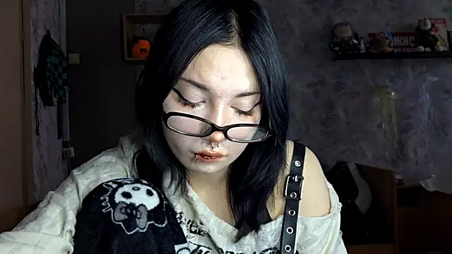 Beeping Creature online show from December 3, 7:27 am