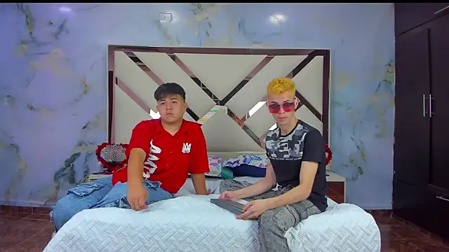 Snapshot of flirty_boys_ chatting on September 27, 6:18 am flirty boys online show from September 27, 6:18 am