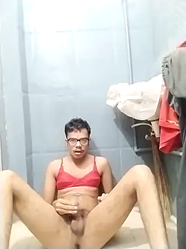 Snapshot of sexybobby13 chatting on October 16, 8:48 am sexybobby13 online show from October 16, 8:48 am