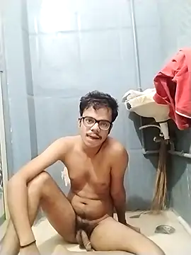 Snapshot of sexybobby13 chatting on November 11, 8:47 am sexybobby13 online show from November 11, 8:47 am