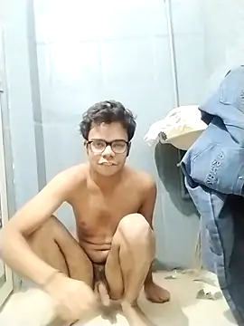 Snapshot of sexybobby13 chatting on November 27, 11:56 am sexybobby13 online show from November 27, 11:56 am