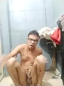 Snapshot of sexybobby13 chatting on December 15, 10:19 am sexybobby13 online show from December 15, 10:19 am