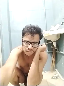 Snapshot of sexybobby13 chatting on February 11, 8:41 am sexybobby13 online show from February 11, 8:41 am