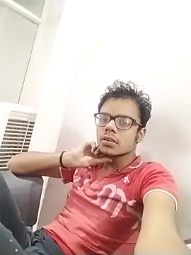 Snapshot of sexybobby13 chatting on February 14, 9:28 am sexybobby13 online show from February 14, 9:28 am