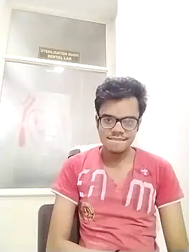 Snapshot of sexybobby13 chatting on February 16, 8:32 am sexybobby13 online show from February 16, 8:32 am