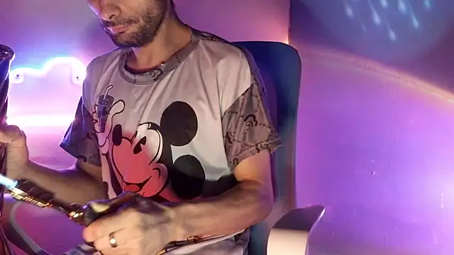 highinhtxx online show from May 8, 3:23 am
