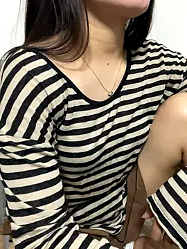 Snapshot of lee_ly chatting on October 23, 9:41 am lee ly online show from October 23, 9:41 am