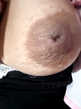 Hotmommax online show from February 11, 9:31 pm