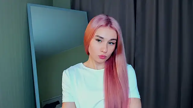 MinaRuzzo online show from December 5, 5:49 am