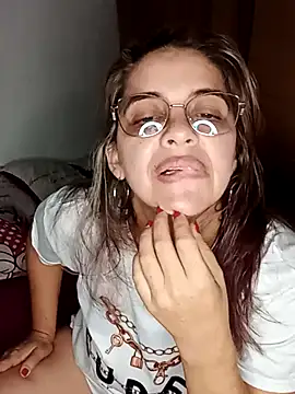 Snapshot of AdiniTA__Hot chatting on October 4, 5:05 am AdiniTA Hot online show from October 4, 5:05 am