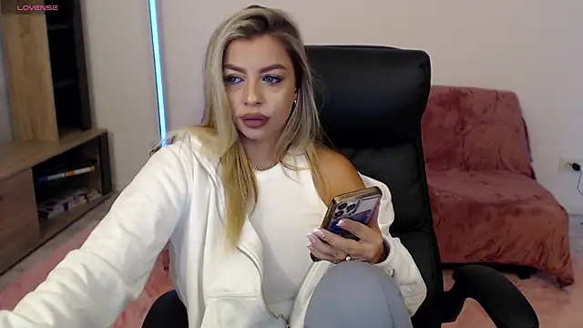 Snapshot of nicole___91 chatting on October 4, 5:55 pm nicole 91 online show from October 4, 5:55 pm