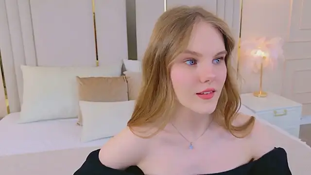 Lili Lohan online show from May 7, 5:02 am