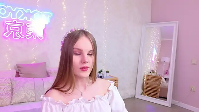 Lili Lohan online show from May 15, 5:03 am
